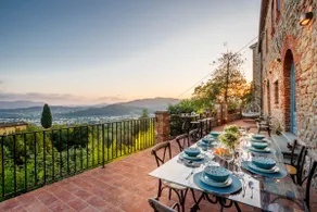 Villa Alice, panoramic stone farmhouse to sleep 10 - Image 2
