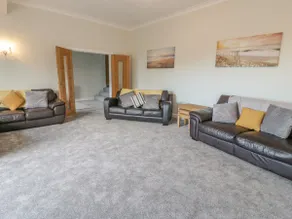 Sannans Lodge - Image 4