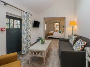 Lakeside Cottage - Image 2
