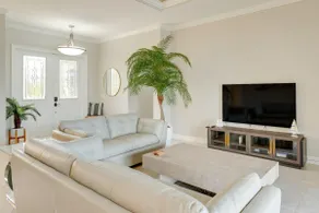 Grill-Chill-Splash: Your Port Charlotte Paradise! - Image 5