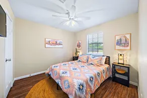 Stylish Family Home : Arcade | Kemah | Work Desk - Image 4