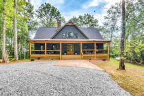 Luxurious Clarkesville Cabin w/ Decks & Fire Pit - Image 3