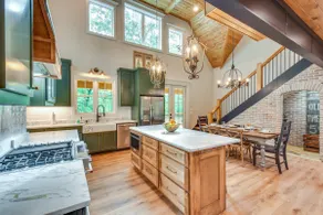 Luxurious Clarkesville Cabin w/ Decks & Fire Pit - Image 2