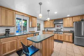 New! Bend Home ~ Dog Friendly ~ Fenced Yard! - Image 4