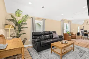 [2BR/1BA] Peaceful Oasis | King Beds | Upper Flat - Image 2