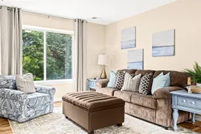 New! Cozy Upper 1BR Flat near Downtown Roseville - Image 5