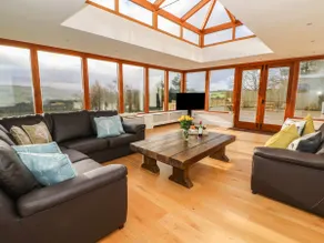 Oakwood House - Image 4