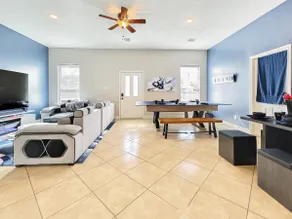 Stylish 3BR w Pool Table, BBQ, 85” TV Sleeps 10 - Image 5