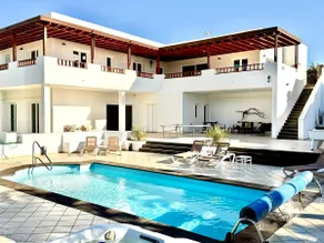 Incredible 6 Bed / 6 Bath Villa in Puerto Calero - Image 2