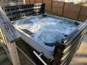 4BR for 10, Hot Tub, Near Ark, Parking - Image 4