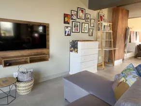 Vincent - Artistic Luxury Suite - Image 4