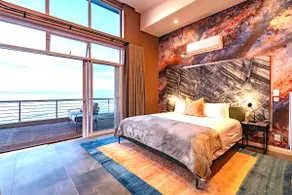 Serviced Beach Penthouse, 100k Gemstone display, All Ensuite - Image 4