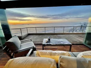 Serviced Beach Penthouse, 100k Gemstone display, All Ensuite - Image 2