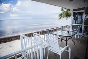 Charming Beach House directly ON the beach - Image 2