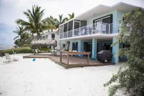 Charming Beach House directly ON the beach - Image 3