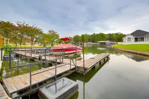 Hot Springs Retreat w/ Fireplace on Lake! - Image 3