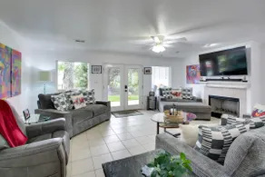 Hot Springs Retreat w/ Fireplace on Lake! - Image 5