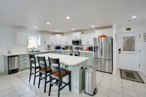 Hot Springs Retreat w/ Fireplace on Lake! - Image 4