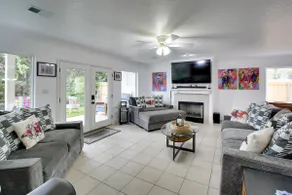 Hot Springs Retreat w/ Fireplace on Lake! - Image 2