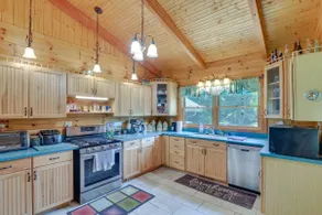 Serene Valley Bend Cabin Rental: 7 Private Acres! - Image 3