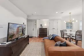Logan Circle Location! 1BR with laundry/AC/kitchen - Image 4