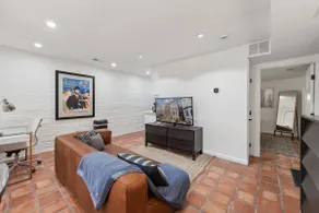 Logan Circle Location! 1BR with laundry/AC/kitchen - Image 2