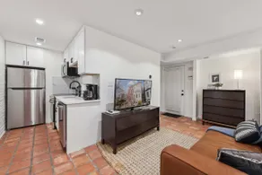 Logan Circle Location! 1BR with laundry/AC/kitchen - Image 5