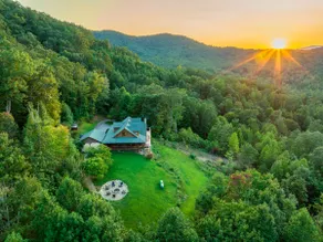 Come To Escape - Hot tub, game room, pet friendly! - Image 4