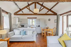2 bedroom accommodation in Looe - Image 4