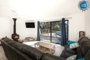 Pipers Spot - Pet Friendly - Fireplace with Swimming Pool - Image 2