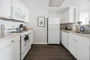 2BR Executive City Suite With Gym & Pool - Image 5