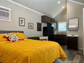 Themed Cabin - The Canary - Image 3