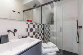 Modern apartment in downtown Colon - Image 4