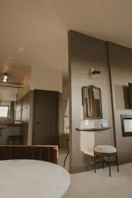 Luxury Hot Tub Suite in Downtown Berlin #305 - Image 2