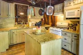 Resort Amenities: Family-Friendly DuBois Cabin - Image 4