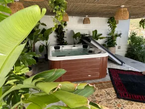 Retreat Villa, Hot tub, BBQ - Image 4