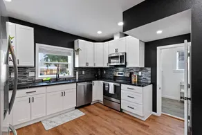 Downtown Hot tub, 2BR / 2BA & full kitchen - Image 3