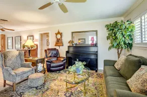 Lovely Bryan Home w/ Deck - 4 Mi to Kyle Field! - Image 4