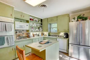 Lovely Bryan Home w/ Deck - 4 Mi to Kyle Field! - Image 3