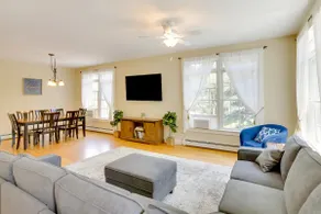 Beautiful Stay in Downtown Freeport - Image 5