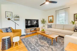 Country Home Near EIU & Lake Charleston! - Image 2