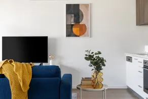 Caulfield Elegance: Chic Abode - Image 4