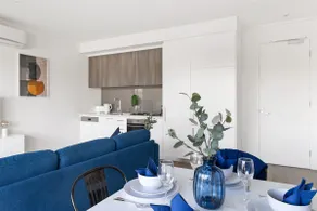 Caulfield Elegance: Chic Abode - Image 3