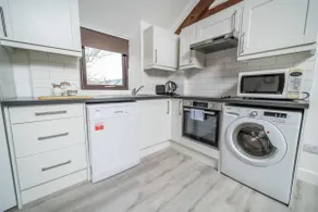 Spacious 3-Bed Holiday Cottage by the Sea - Image 3
