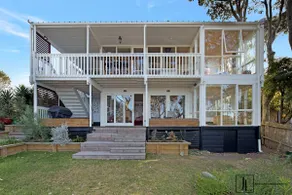 Summer Loving Waterfront Pet-Friendly House - Image 4
