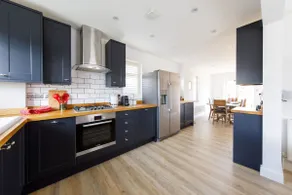 Coastal Retreat for 6 Close to Beaches - Image 3