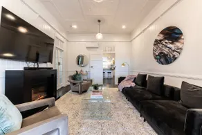 Stylish 6BR Ipswich Central Retreat, Comfy + BBQ - Image 2