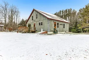 Dog-friendly 2BR cabin with mountain view - Image 2