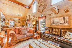 Dog-friendly 2BR cabin with mountain view - Image 4
