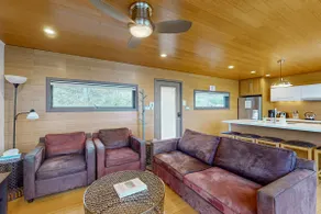 Contemporary 2BR Lakefront Finger Lakes - Image 4